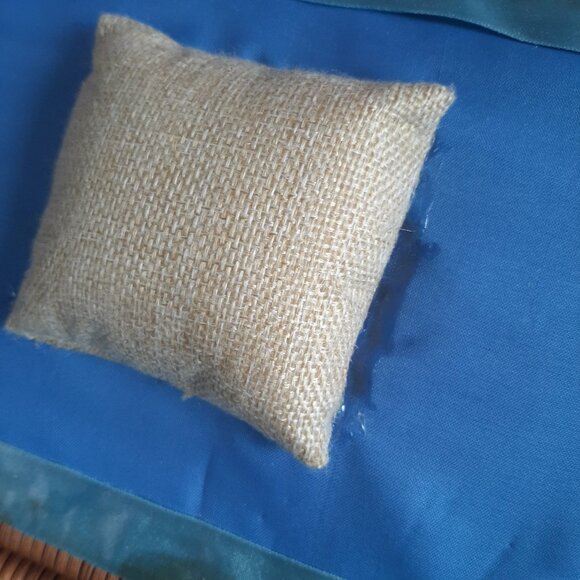 Vintage 1970s Colourful Sewing Box Craft Hobby Storage Wicker Basket - Picture 3 of 15